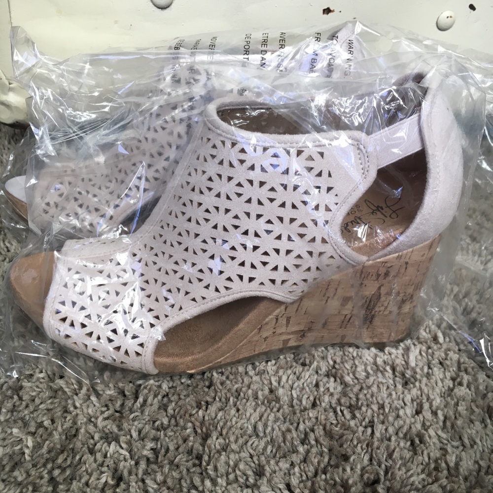 Summer wedge